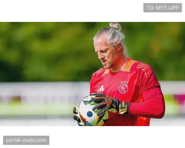 阿贾克斯功勋主帅海廷加执教四月下课 球队面临重整